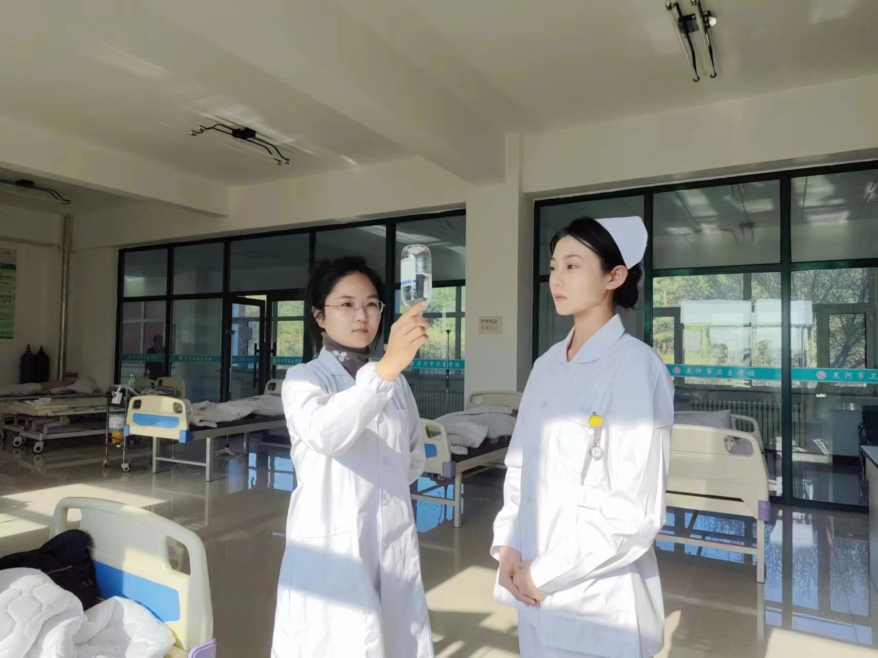 盖跃指导学生练技能.jpg