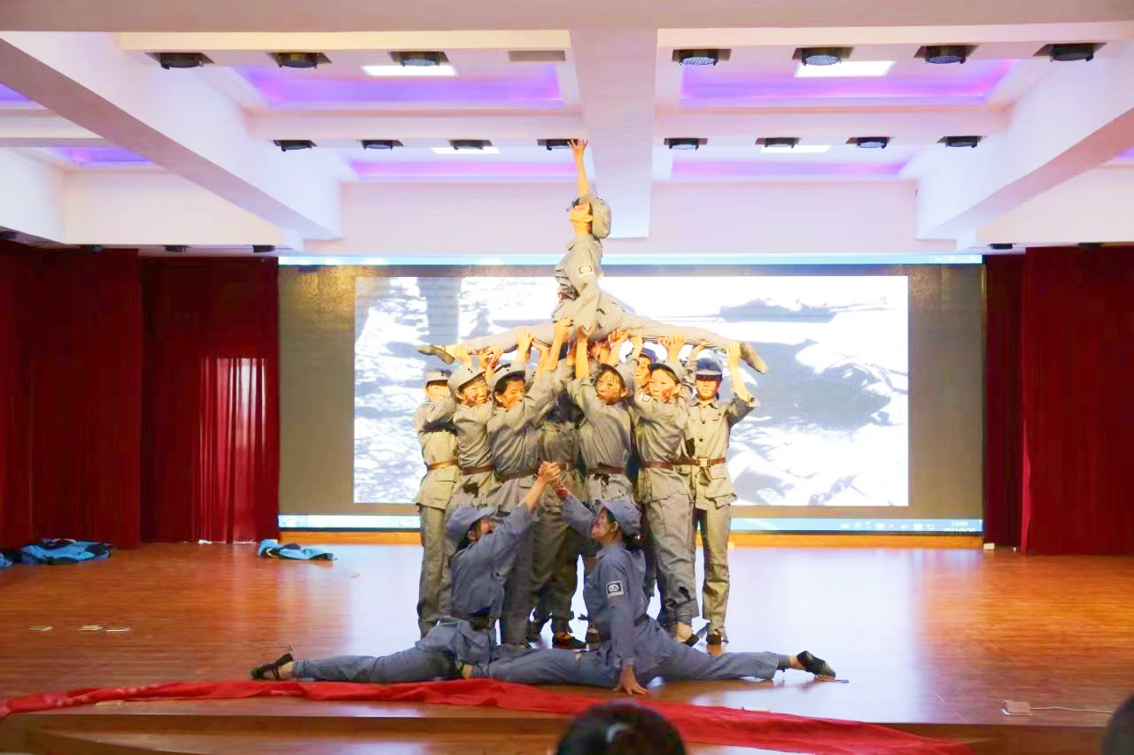 学校文艺汇演1-李颖.jpg